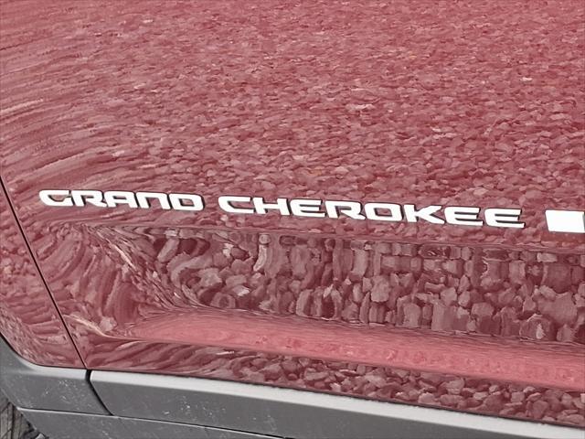 Photo of 2025 Velvet Red Pearlcoat Jeep Grand Cherokee
