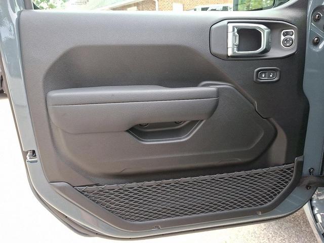 Photo of 2025 Anvil Clearcoat Jeep Wrangler