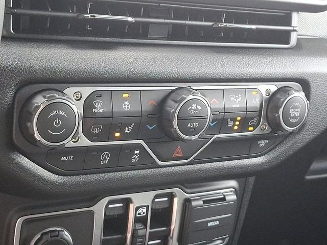 Photo of 2025 Anvil Clearcoat Jeep Wrangler