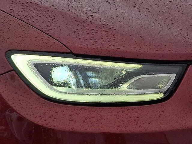 Photo of 2023 Velvet Red Pearlcoat Chrysler Pacifica