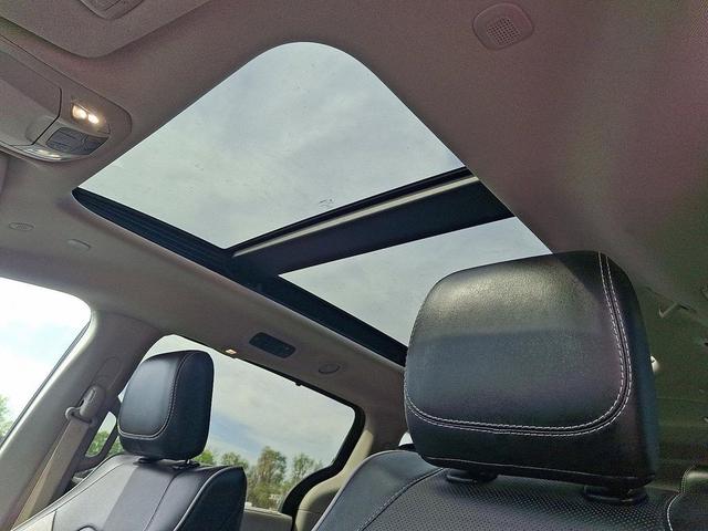 Photo of 2023 Velvet Red Pearlcoat Chrysler Pacifica