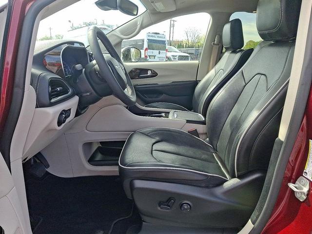 Photo of 2023 Velvet Red Pearlcoat Chrysler Pacifica