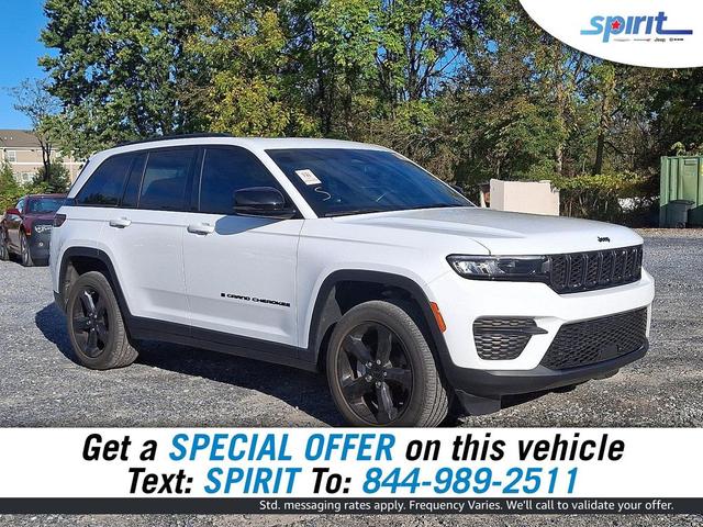 Photo of 2022 Bright White Clearcoat Jeep Grand Cherokee