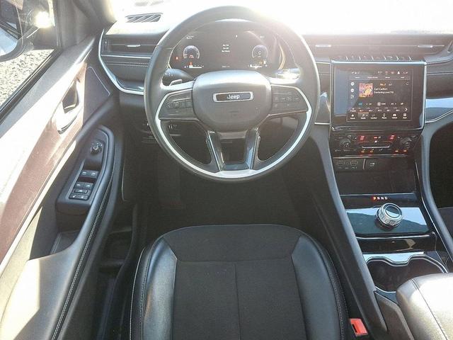 Photo of 2022 Bright White Clearcoat Jeep Grand Cherokee