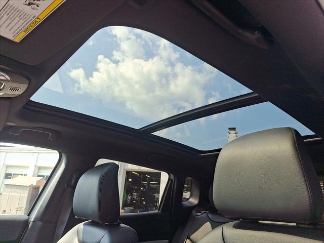 Photo of 2025 Bright White Clearcoat Jeep Compass