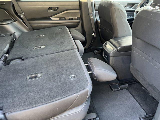 Photo of 2024 Gun Metallic Nissan Pathfinder