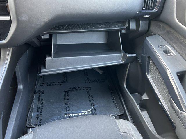 Photo of 2024 Gun Metallic Nissan Pathfinder