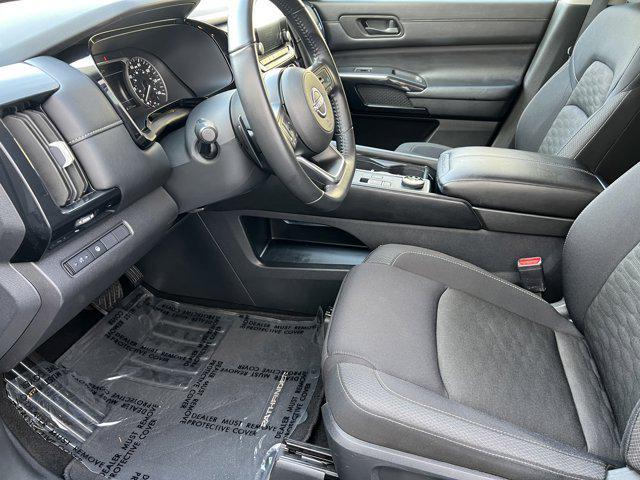 Photo of 2024 Gun Metallic Nissan Pathfinder