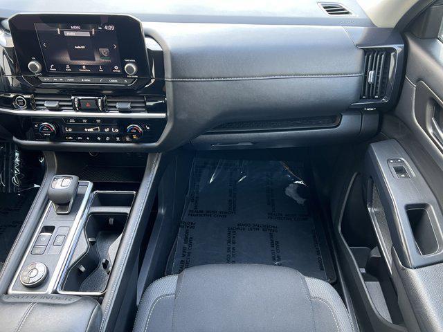 Photo of 2024 Gun Metallic Nissan Pathfinder