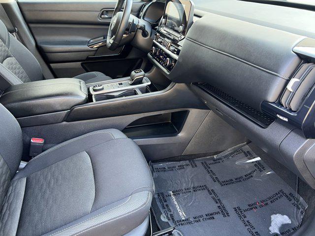 Photo of 2024 Gun Metallic Nissan Pathfinder