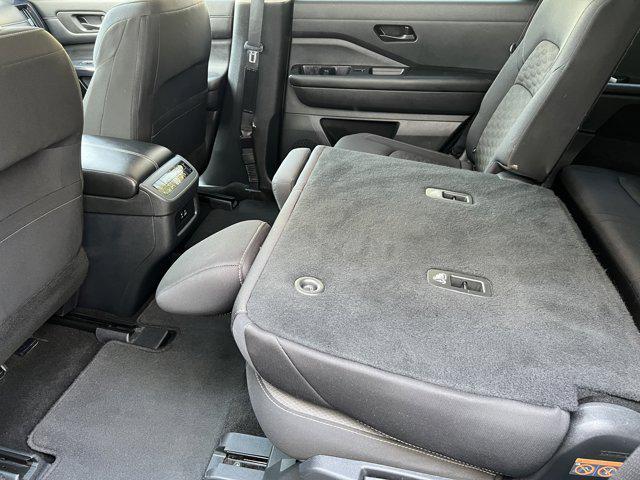 Photo of 2024 Gun Metallic Nissan Pathfinder