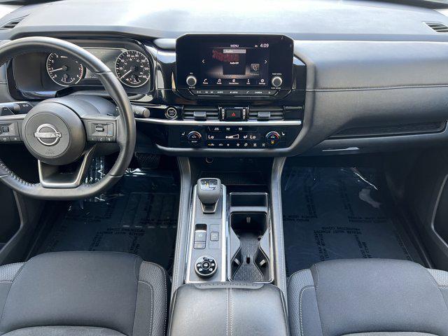 Photo of 2024 Gun Metallic Nissan Pathfinder