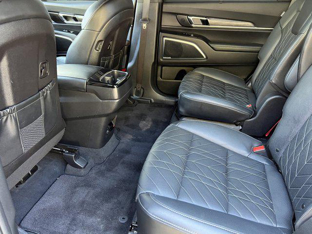 Photo of 2024 Ebony Black Kia Telluride