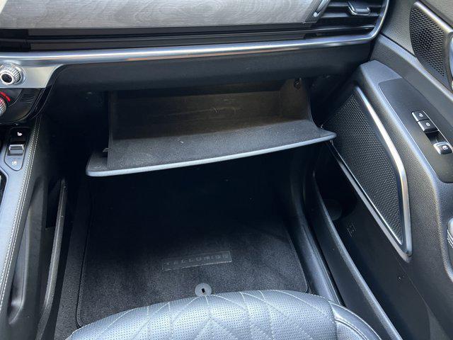 Photo of 2024 Ebony Black Kia Telluride