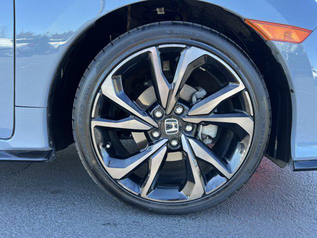Photo of 2018 Sonic Gray Pearl Honda Civic