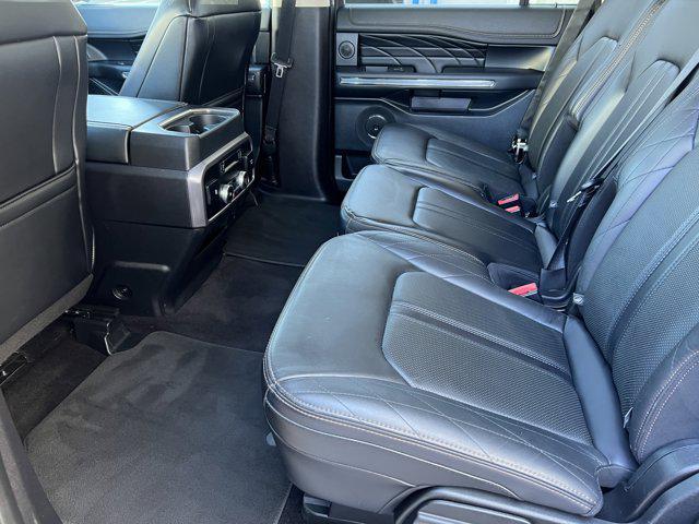 Photo of 2019 White Platinum Metallic Tri-Coat Ford Expedition