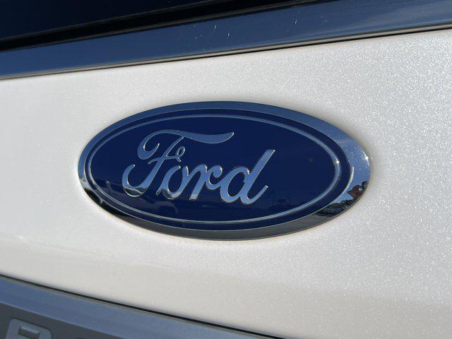 Photo of 2019 White Platinum Metallic Tri-Coat Ford Expedition