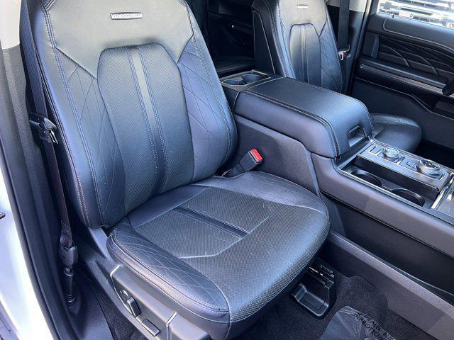 Photo of 2019 White Platinum Metallic Tri-Coat Ford Expedition