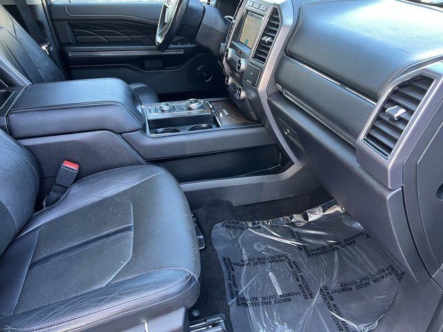 Photo of 2019 White Platinum Metallic Tri-Coat Ford Expedition