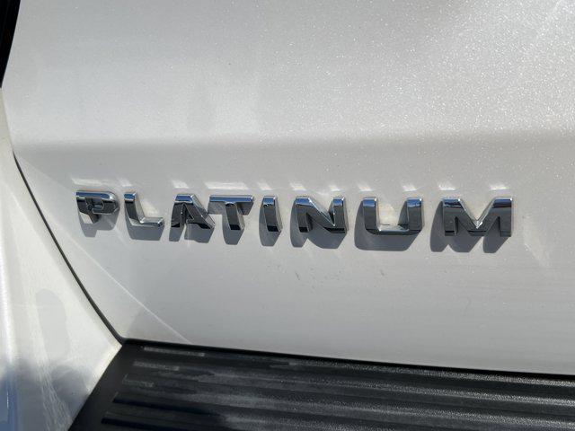 Photo of 2019 White Platinum Metallic Tri-Coat Ford Expedition