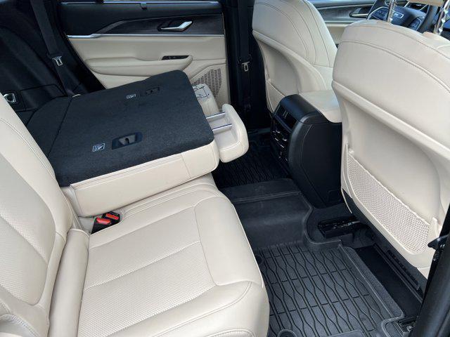 Photo of 2023 Rocky Mountain Pearlcoat Jeep Grand Cherokee