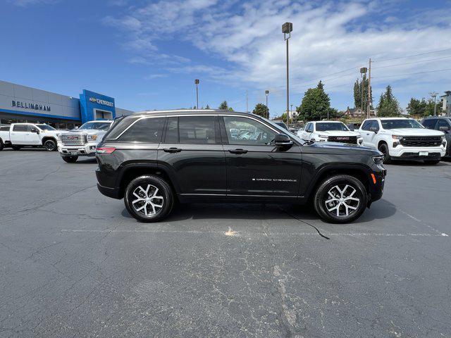 Photo of 2023 Rocky Mountain Pearlcoat Jeep Grand Cherokee