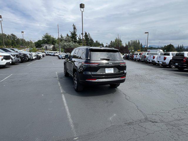 Photo of 2023 Rocky Mountain Pearlcoat Jeep Grand Cherokee