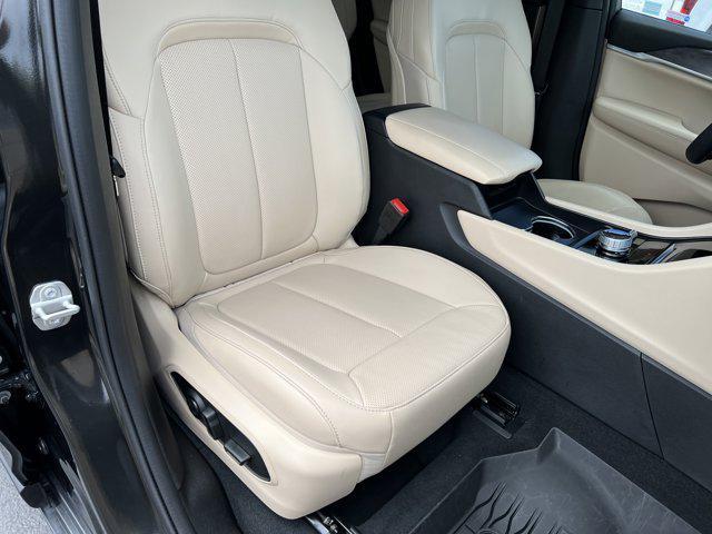 Photo of 2023 Rocky Mountain Pearlcoat Jeep Grand Cherokee