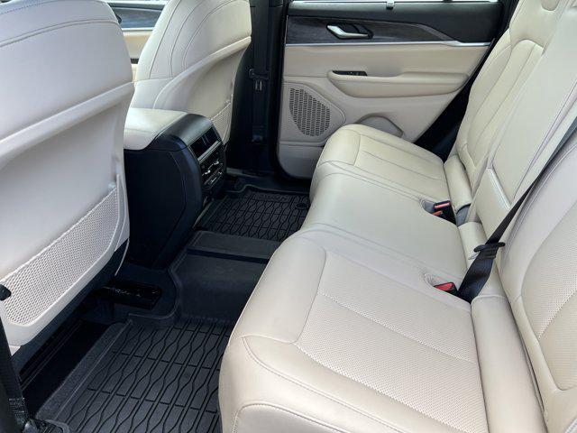 Photo of 2023 Rocky Mountain Pearlcoat Jeep Grand Cherokee