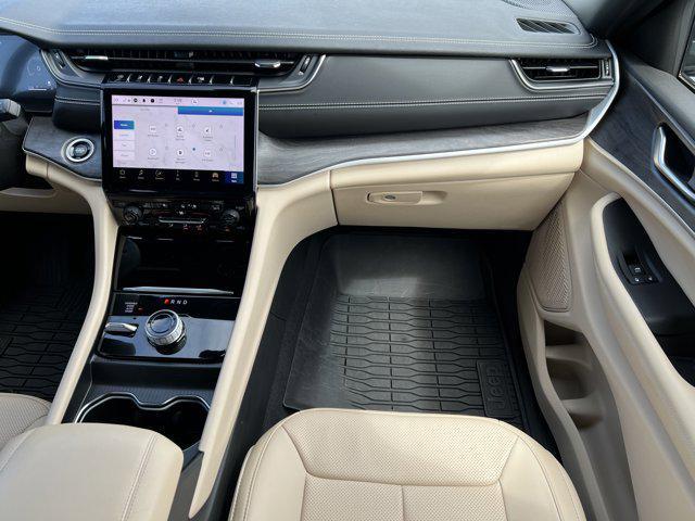 Photo of 2023 Rocky Mountain Pearlcoat Jeep Grand Cherokee