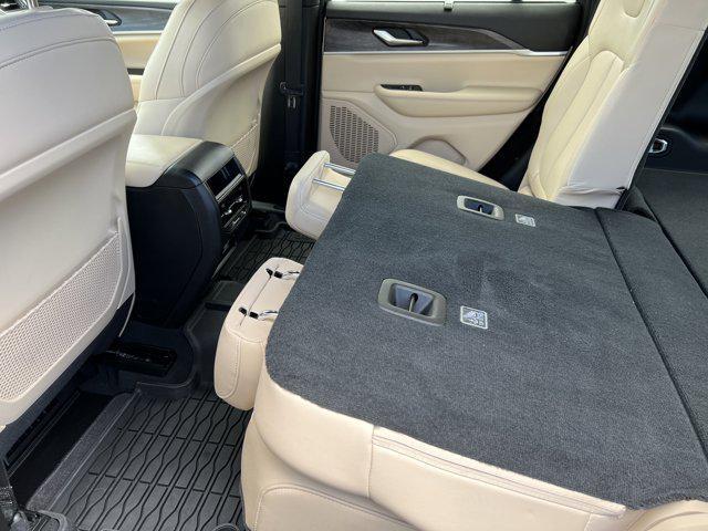 Photo of 2023 Rocky Mountain Pearlcoat Jeep Grand Cherokee