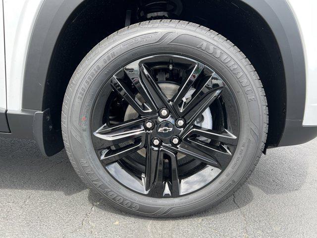 Photo of 2025 Summit White Chevrolet Trax