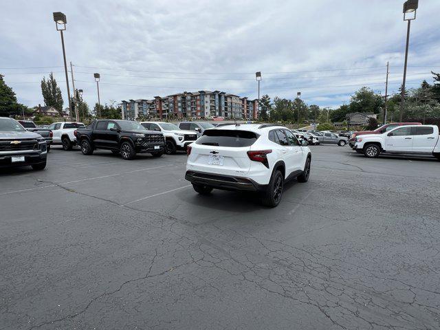 Photo of 2025 Summit White Chevrolet Trax