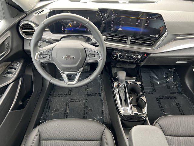 Photo of 2025 Summit White Chevrolet Trax