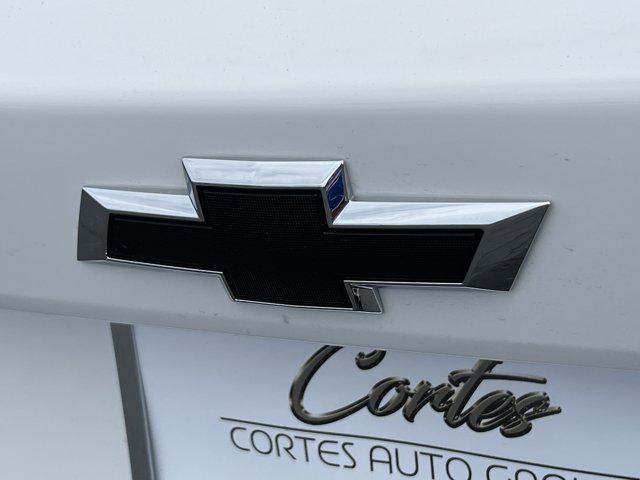Photo of 2025 Summit White Chevrolet Trax