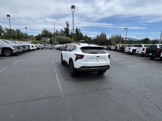 Photo of 2025 Summit White Chevrolet Trax