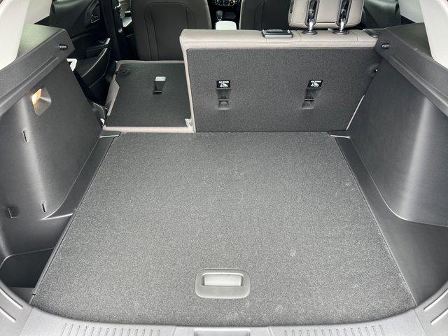 Photo of 2025 Summit White Chevrolet Trax