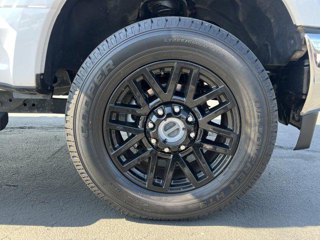 Photo of 2019 White Platinum Ford F-350