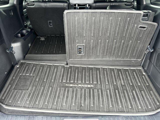 Photo of 2022 Midnight Black Metallic Toyota Highlander