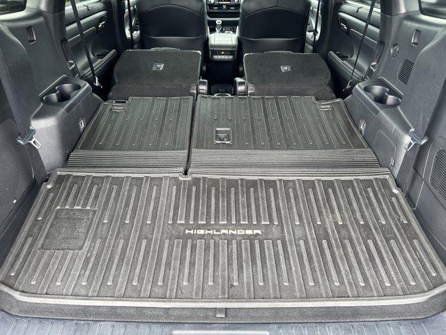 Photo of 2022 Midnight Black Metallic Toyota Highlander