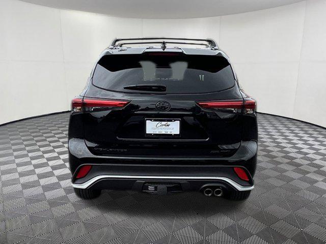 Photo of 2022 Midnight Black Metallic Toyota Highlander