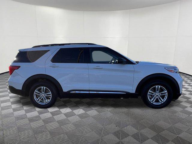 Photo of 2021 Oxford White Ford Explorer