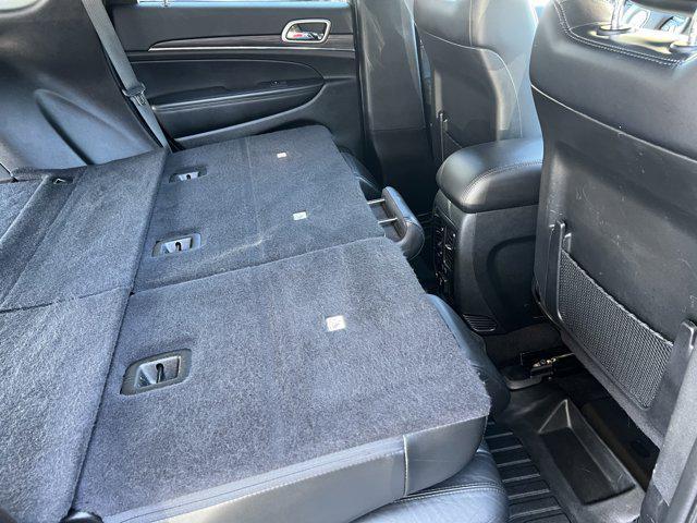 Photo of 2022 Diamond Black Crystal Pearlcoat Jeep Grand Cherokee