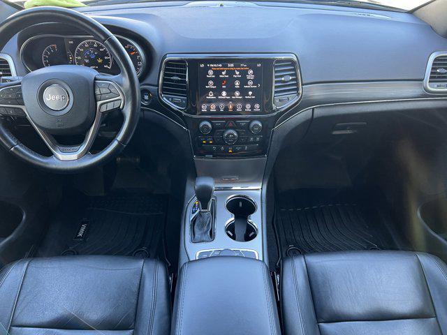 Photo of 2022 Diamond Black Crystal Pearlcoat Jeep Grand Cherokee