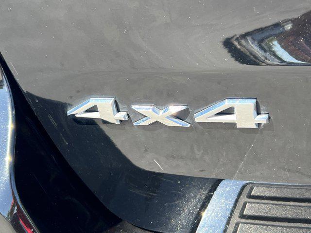 Photo of 2022 Diamond Black Crystal Pearlcoat Jeep Grand Cherokee