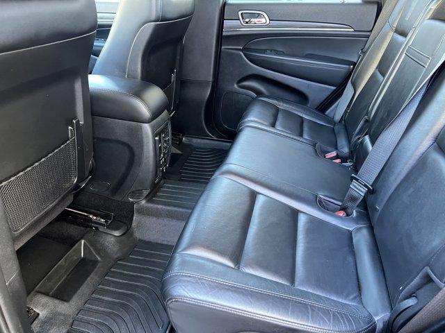 Photo of 2022 Diamond Black Crystal Pearlcoat Jeep Grand Cherokee