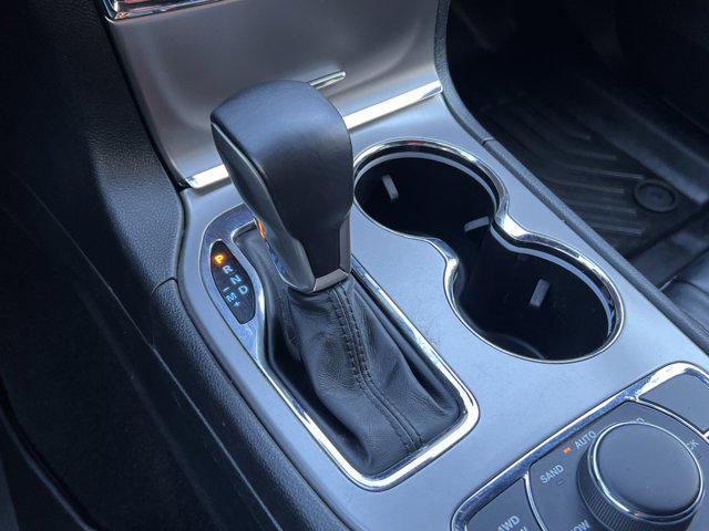 Photo of 2022 Diamond Black Crystal Pearlcoat Jeep Grand Cherokee