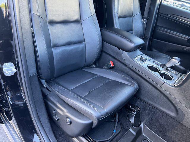 Photo of 2022 Diamond Black Crystal Pearlcoat Jeep Grand Cherokee