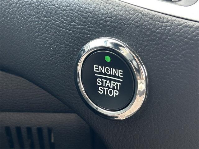 Photo of 2024 Oxford White Ford Edge
