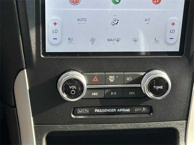 Photo of 2024 Oxford White Ford Edge